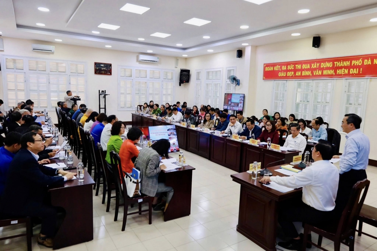 Hội nghị được tổ chức theo hình thức trực tiếp kết hợp trực tuyến đến các xã, phường 
Ảnh: mattran.danang.gov.vn