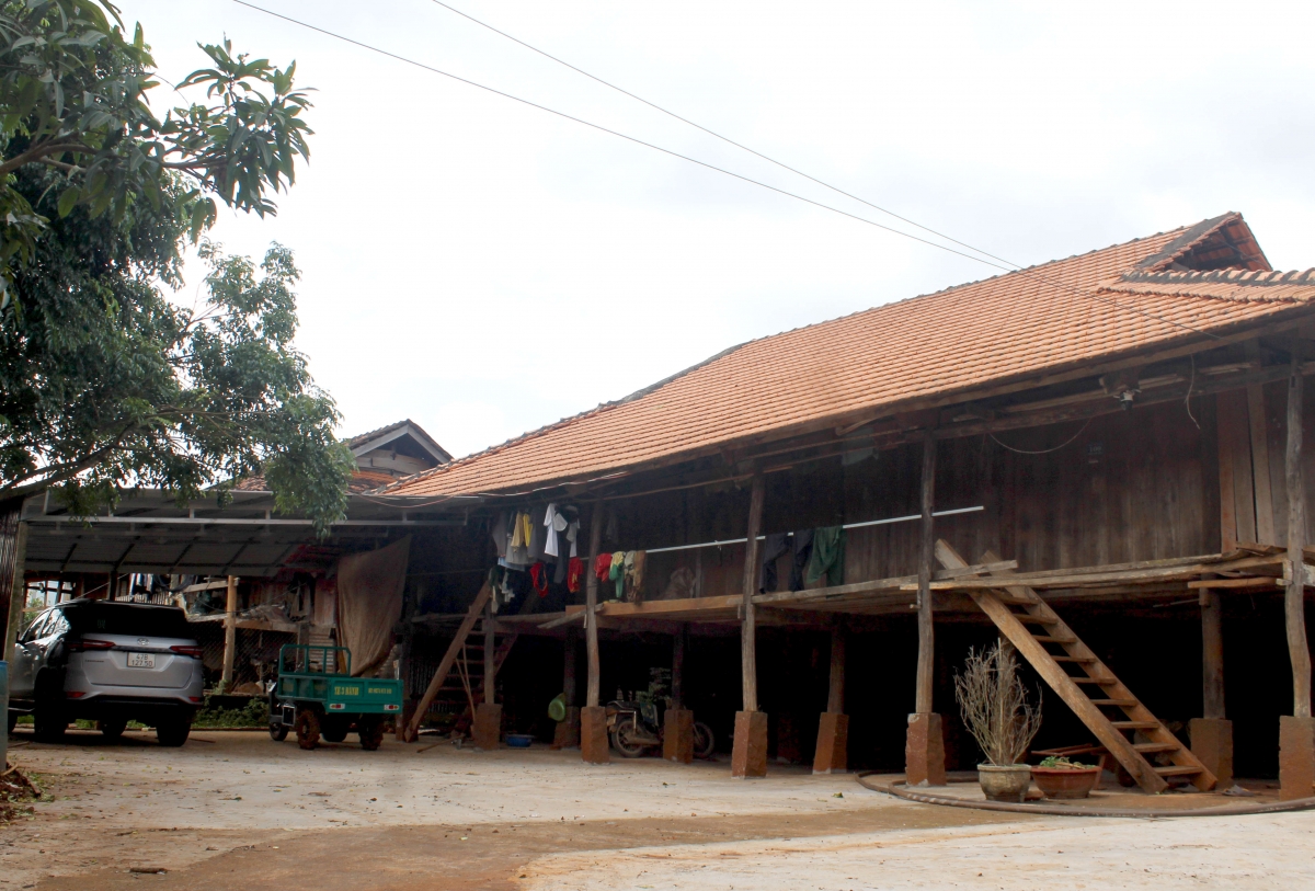 - Mnuih Nùng ti Quảng Hòa ăt dôk kriê pioh sang krum djuê ana