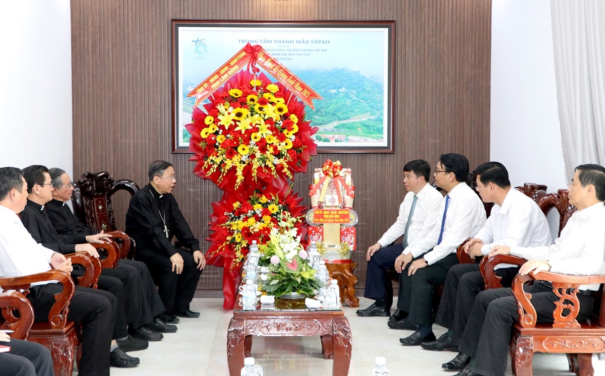 ­ Khua mua tơring čar Lâm Đồng bơni hơ-ơč kơ Hrơi Noel thun 2025