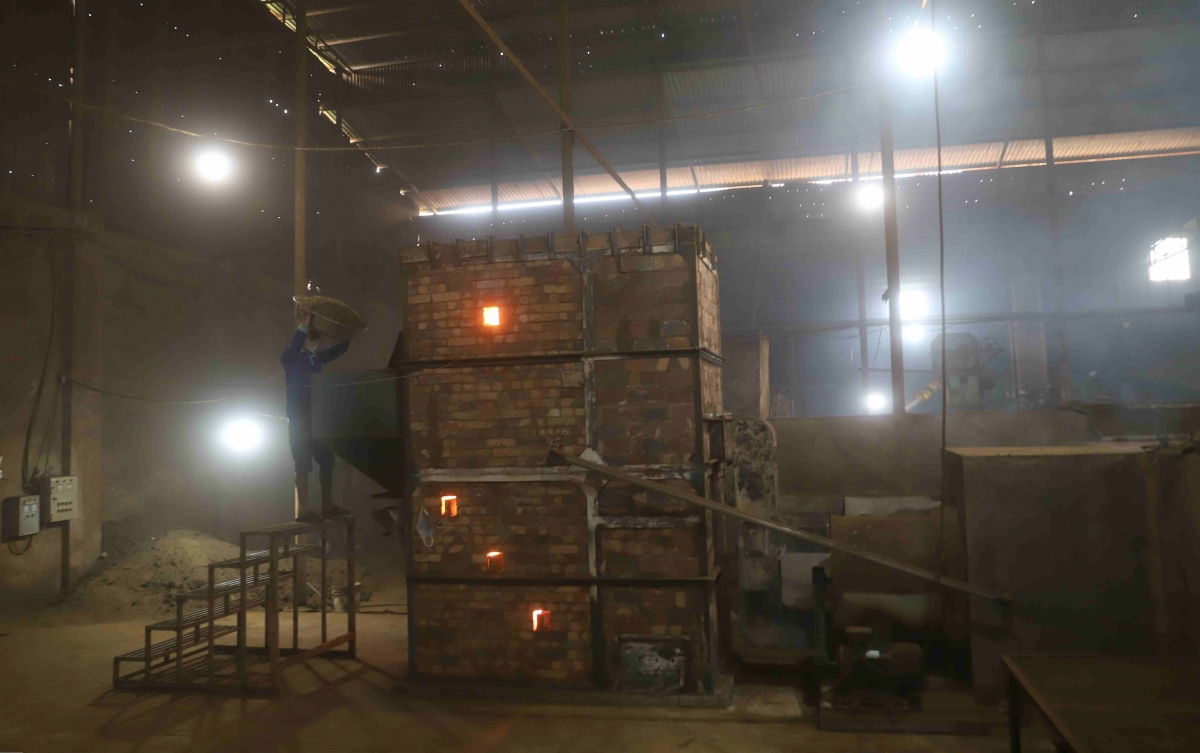 
Hơnih sơ̆k yua ŭnh điên soh kơđoh cheh phe iŏk hơyuh tŏ vă sơ̆k cheh phe