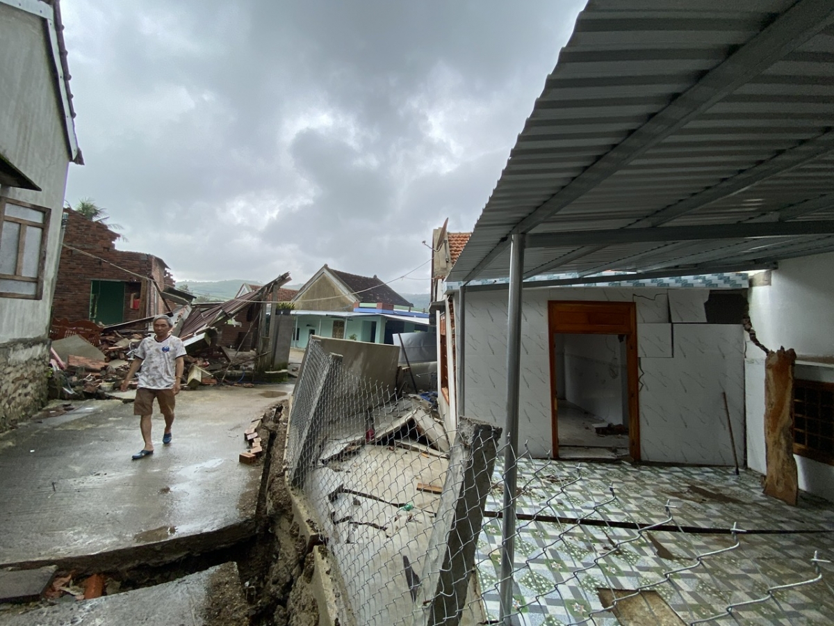 
Dôm tŏ hnam păk, pơchăh yoa đơ̆ng teh hơlih tơ̆ plei Vĩnh Xuân, xăh Tuy An Tây, găh Hơlĕch kơ dêh char Đắk Lắk