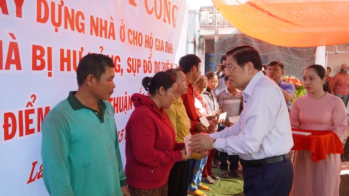 -Phan Đình Trạc- Khua anôk bruă kiă kriê bruă knuă gưl dlông mđup brei mnơ̆ng  kơ dŭm gŏ sang hmăi amâo mâo jăk mơ̆ng klei êa lip