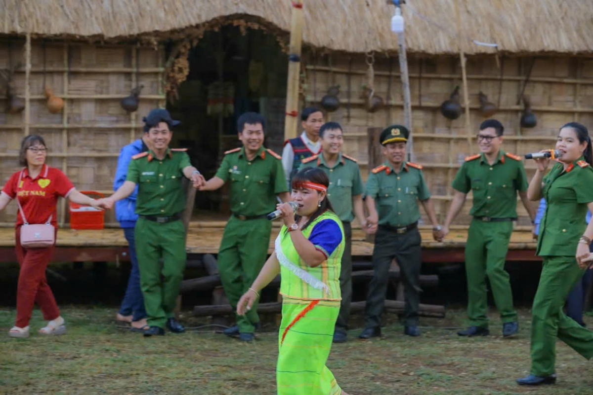 Bu ur K’ho tâm nđŭr mpât mprơ đah  mpôl tahen 