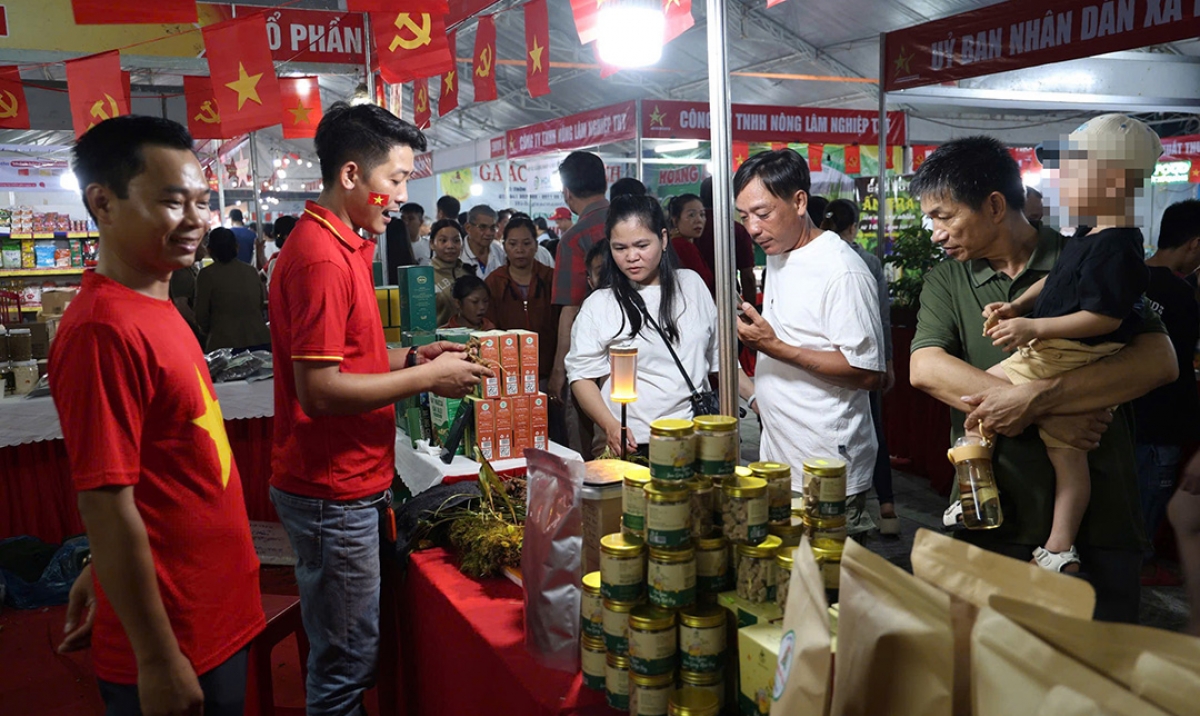 
Mưh rim ‘măng đei Jơnŭm kơchơ ‘noh tơmam OCOP đơ̆ng sâm Ngọc Linh dăh mă sâm hro đei bơngai răt yua tơchă răt