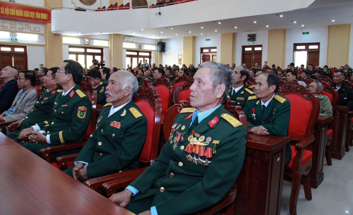 Cán bộ quân đội đã nghỉ hưu, nghỉ công tác tham dự buổi gặp mặt