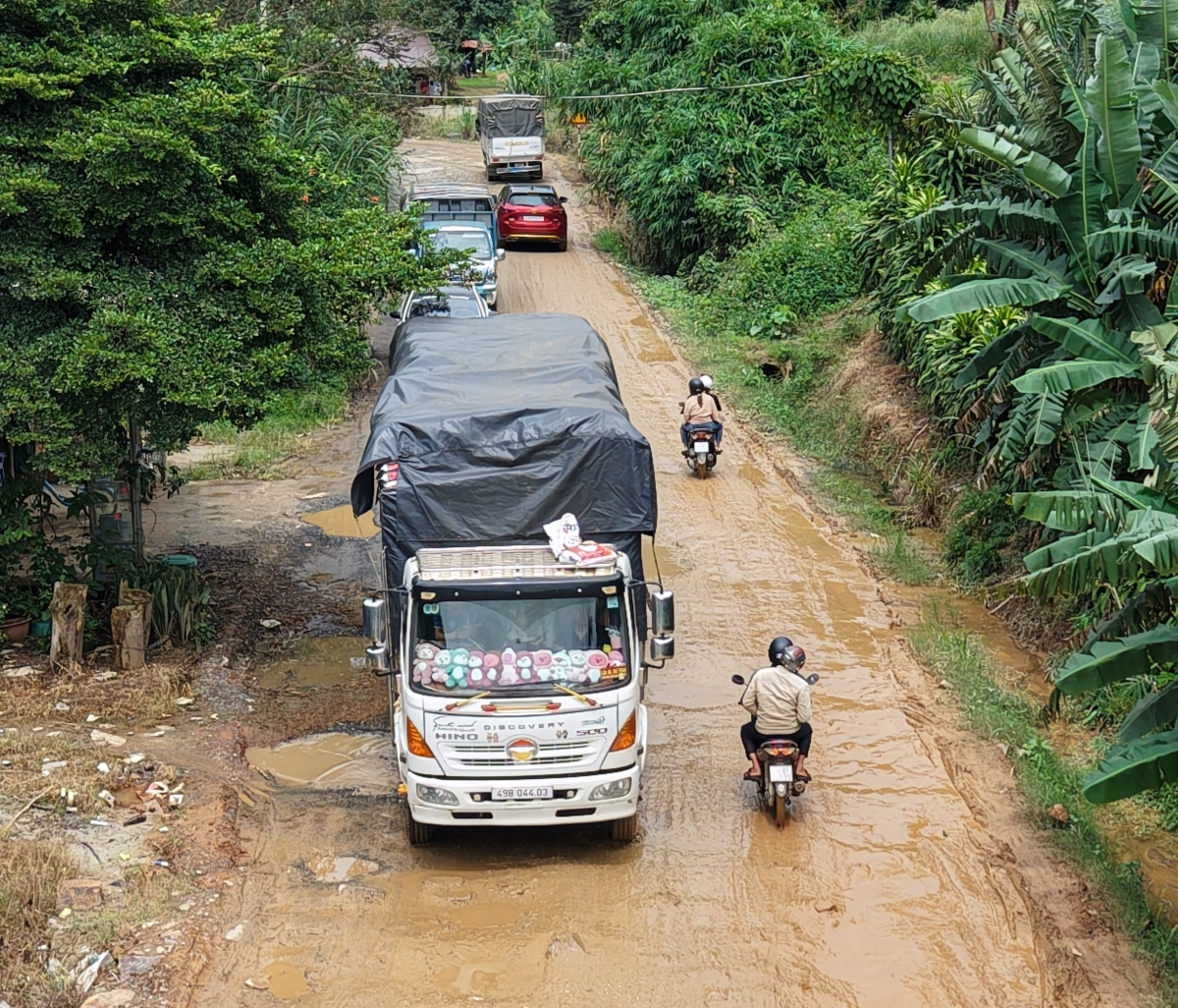 -Êdeh prŏng, ôtô leh anăn êdeh điêt găn dŭm ƀăng ƀlŭng lŭ.
