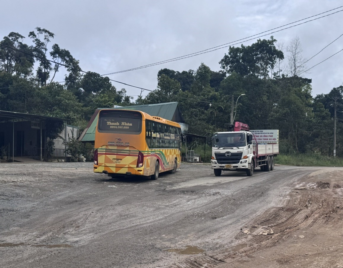 -Êdeh nao ksĭng kơ djuê êlan anăp sang mnuih ƀuôn sang.