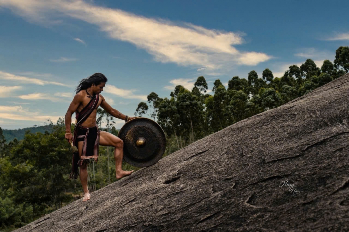 Rcom Bus đah ƀư rup ot ndrong ta trang mạng xã hội bah nơm gay mpla nsơ văn hóa kho ao, chĭng gông bah nuĭh Jarai
 