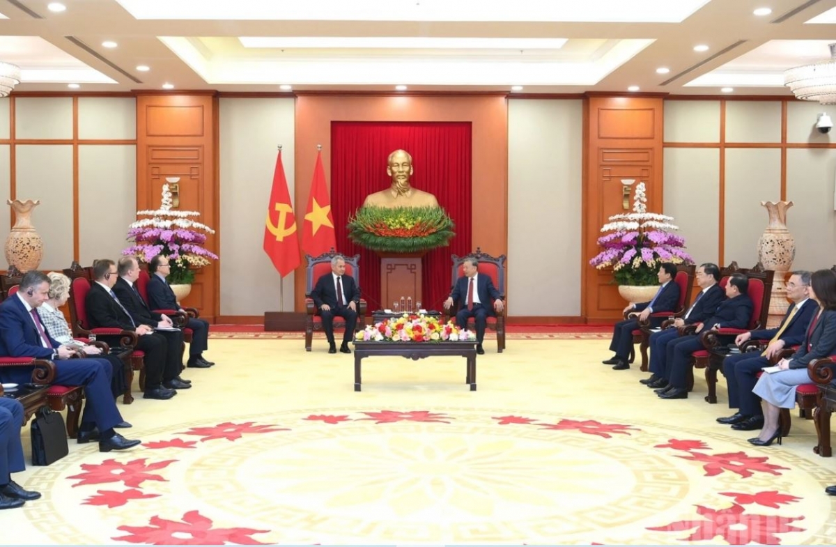 Tổng Bí thư wơt Thư ký Hội đồng Rnă njrăng Nga
 