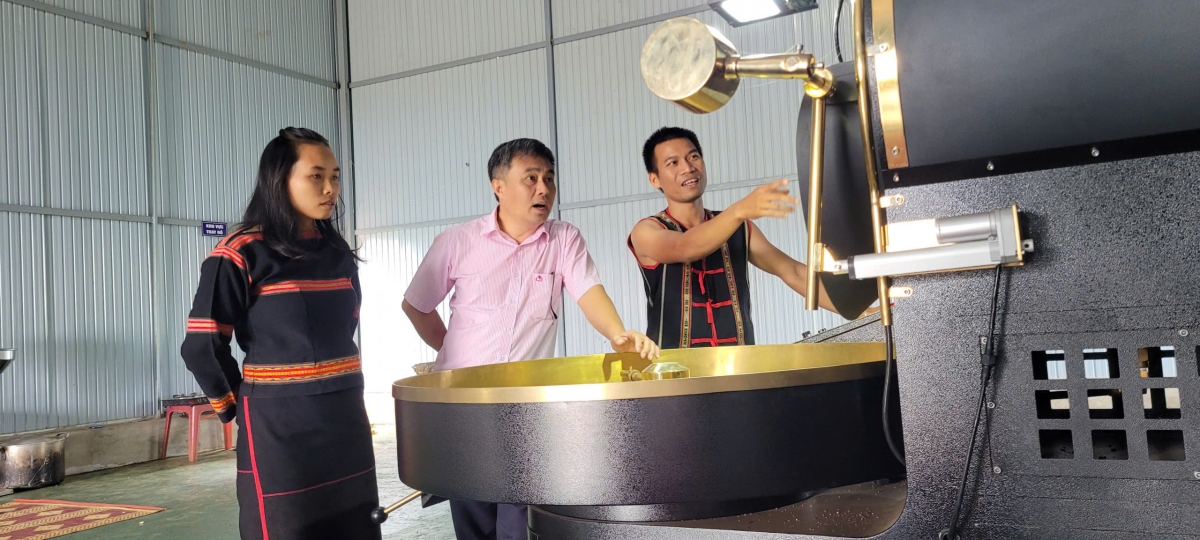 Nâ A Wưnh hiăng mơjiâng khu tê mơdró, rôe hên kơmăi kơmok gum tung uâ bro kơphế hưh cơ