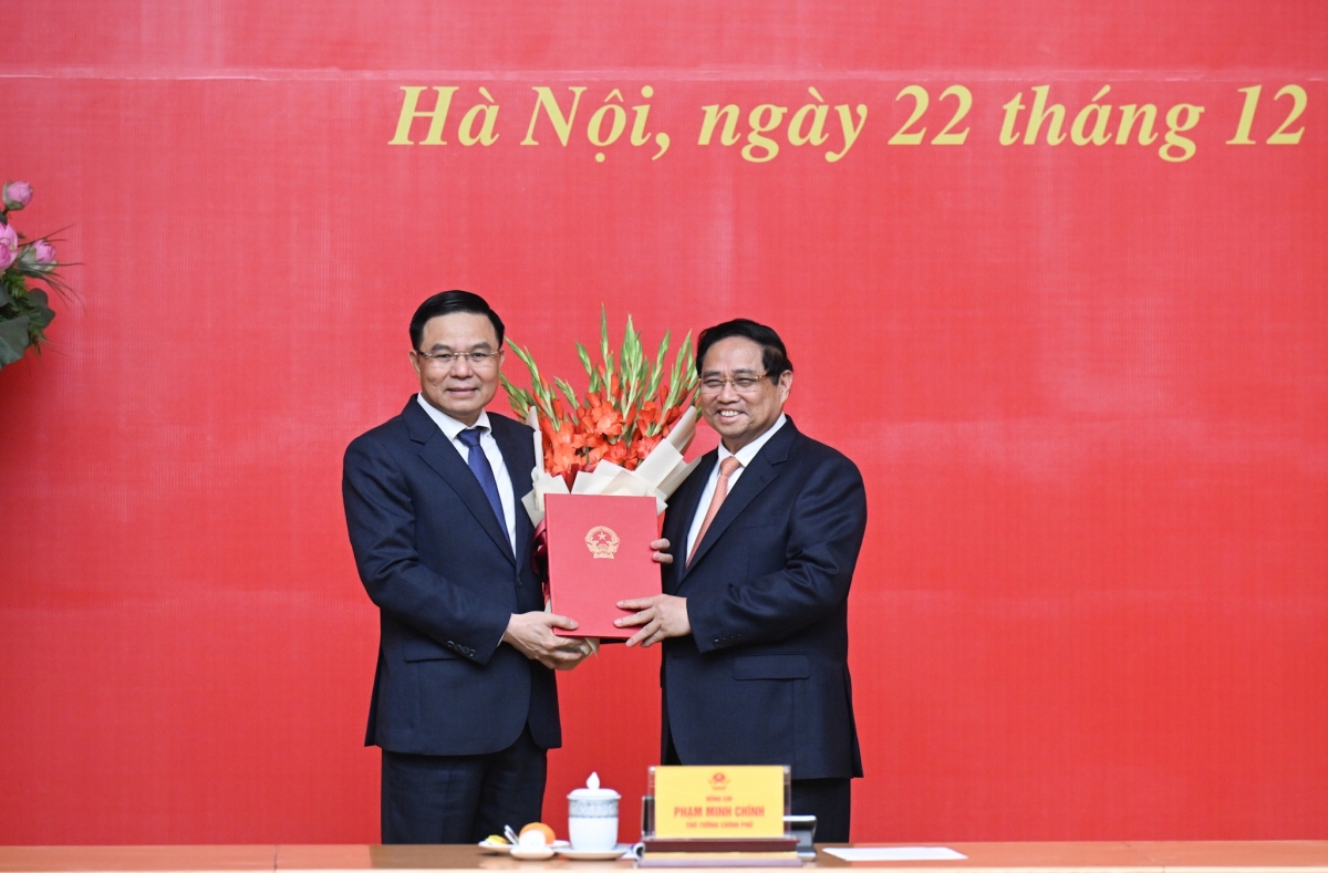 Khua dêh čar brơi hră ruah Khua ding jum pơkra gơnam hăng sĭ mơdrô kơ ơi Lê Mạnh Hùng