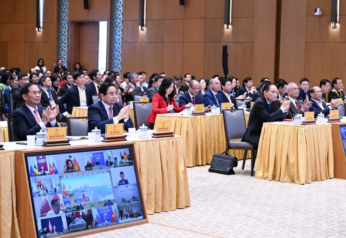 Thủ tướng Phạm Minh Chính ntĭm rđău nău mât uĕh lơn nuih n’hâm nuĭh gŭ dak bah dih an hun hao neh dak