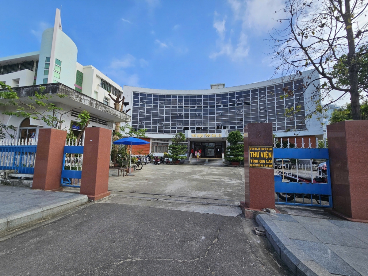 Tíu chôu ‘măn kơxop mơ-éa kong pơlê Gia Lai kô châ tơmot chiâng môi rơtế Tíu chôu ‘măn kơxop mơ-éa Pleiku, Hngêi rơhdruê Ngê̆ thuât tiô khôi vâi krâ nah kong pơlê ƀă Tíu xiâm hnê Tơchok tiô khôi vâi krâ nah Bình Định.