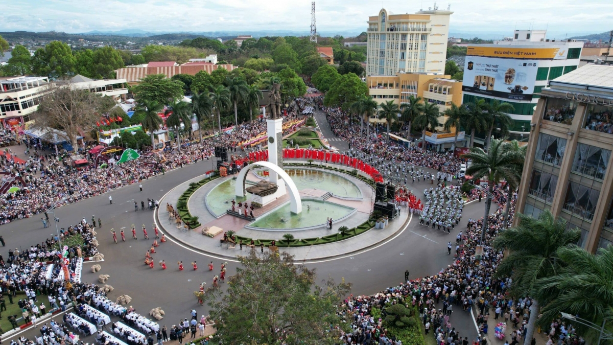 
Sơnăm 2025, rim dêh char tơring Tây Nguyên – Nam Trung Bộ oei vei kơjăp đei tŏk kơtang.