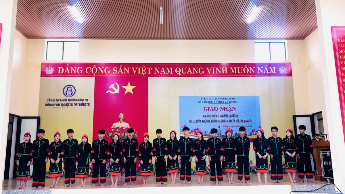 Ra mắt trang phục sinh hoạt cộng đồng của đồng bào Chứt - Ảnh: H.T