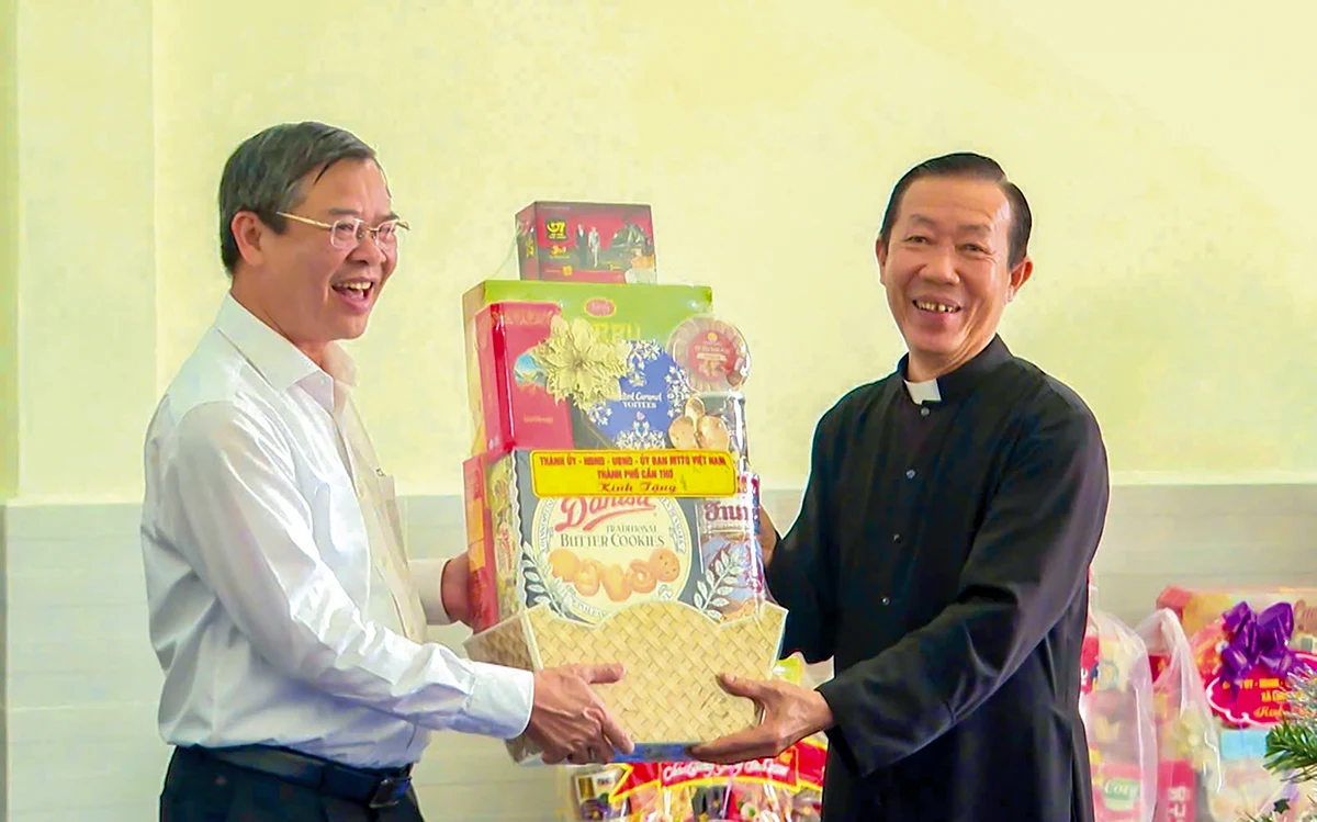 Urang dang akaok Ban Can Tho rivang, alin kaya tadhau ayuh harei Noel