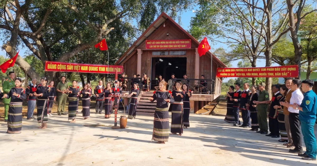 
Hơtŏk tơ-iung kơjă sơđơ̆ng hơdrol hloh noh athei gơnơm lơ̆m kon bơngai păng joh ayŏ