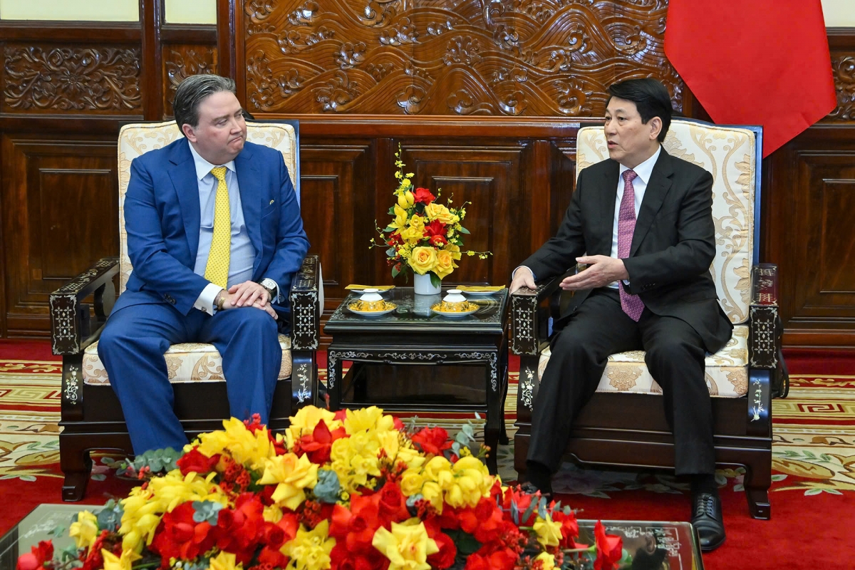 
Kơdră teh đak bơ̆n Lương Cường sơng Kơdră jang tang măt Hoa Kỳ Marc Knapper truh hmach đĭ jăl jang