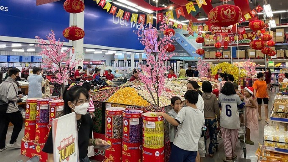 Rahra blei pandar di MM Mega Market dalam Ban raya Ho Chi Minh