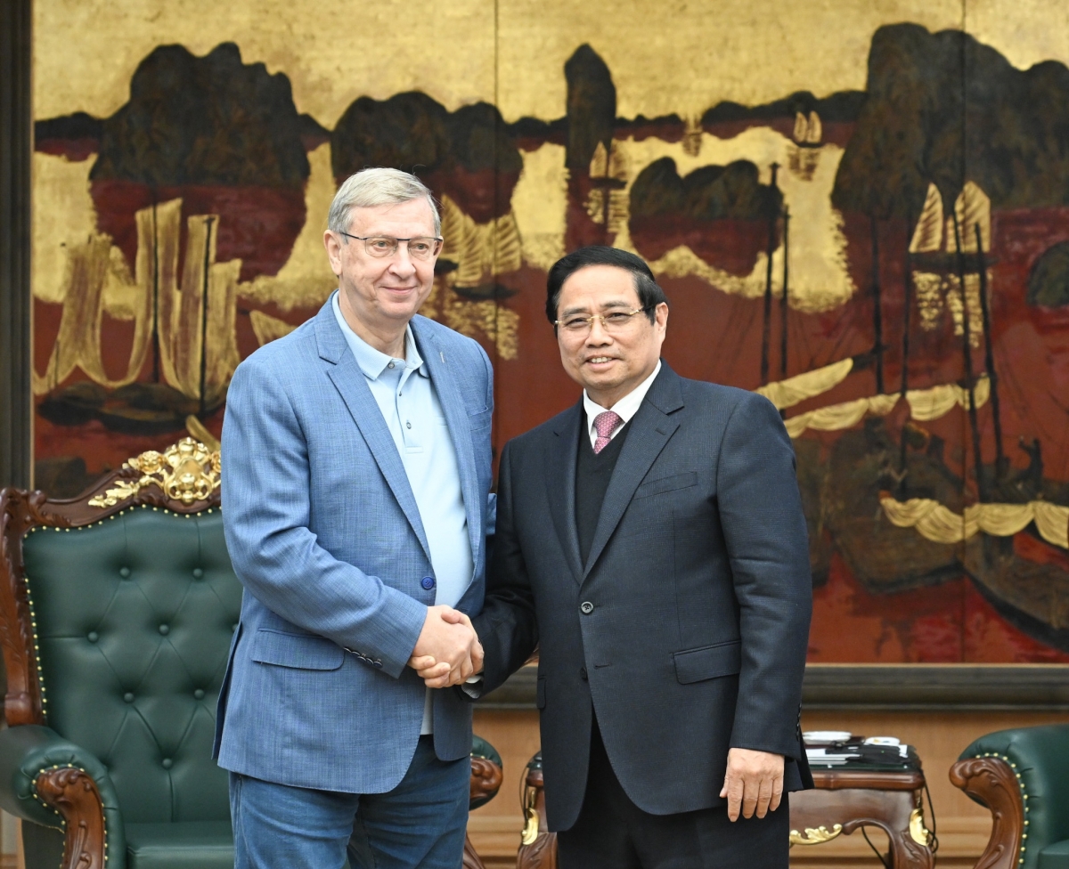 Pôa Phạm Minh Chính, Ngế pro xiâm hnê ngăn tơnêi têa ƀă pôa  Vladimir Petrovich Evtushenkov