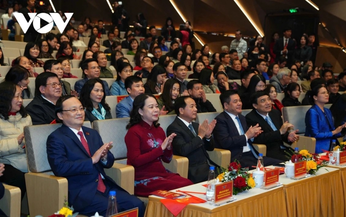 Đến tham dự chương trình có ông Trịnh Văn Quyết, Bí thư Trung ương Đảng, Trưởng Ban Tuyên giáo và Dân vận Trung ương; bà Võ Thị Ánh Xuân, Ủy viên Trung ương Đảng, Phó Chủ tịch nước CHXHCN Việt Nam; ông Nguyễn Hồng Diên, Ủy viên Trung ương Đảng, Phó Bí thư chuyên trách Đảng ủy Quốc hội; bà Hà Thị Nga, Ủy viên BCH Trung ương Đảng, Phó Bí thư Thường trực Đảng ủy MTTQ, các đoàn thể Trung ương, Phó Chủ tịch Ủy Ban Trung ương MTTQ Việt Nam; ông Nguyễn Đắc Vinh, Ủy viên Trung ương Đảng, Chủ nhiệm Ủy ban Văn hóa và Xã hội của Quốc hội; ông Đỗ Tiến Sỹ, Ủy viên Trung ương Đảng, Tổng Giám đốc Đài Tiếng nói Việt Nam. 
​​​​