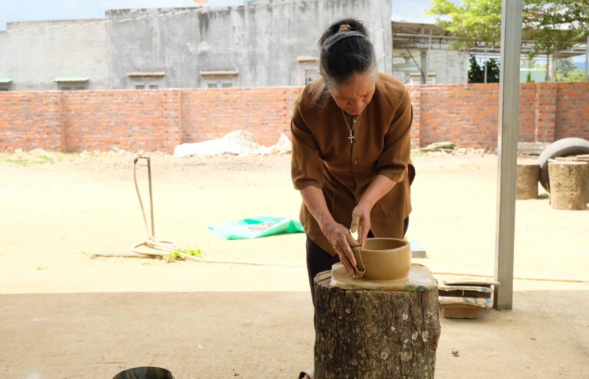 Amuk Maly salah blaoh bruk njak thaik thaot ka dom kaya lan Cru