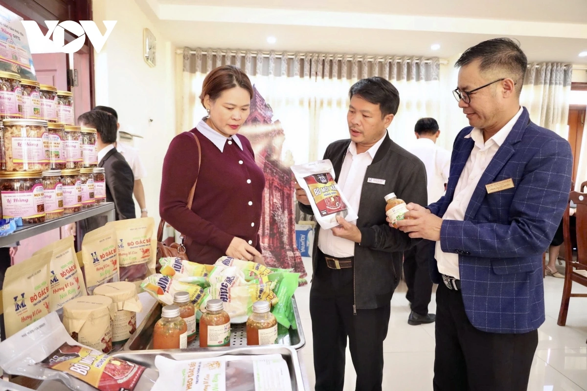 Dom ndap nda kaya yau rilo menuk ndap sara, rilaow limo tuel di ging...hu rilo urang blei pandar dalam bilan Tet