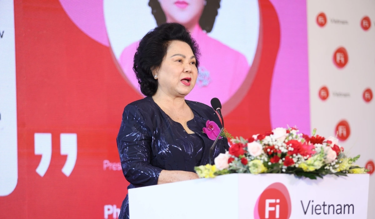 Amuk Lý Kim Chi, Akok Kapul ndap nda kaya Ban raya Ho Chi Minh