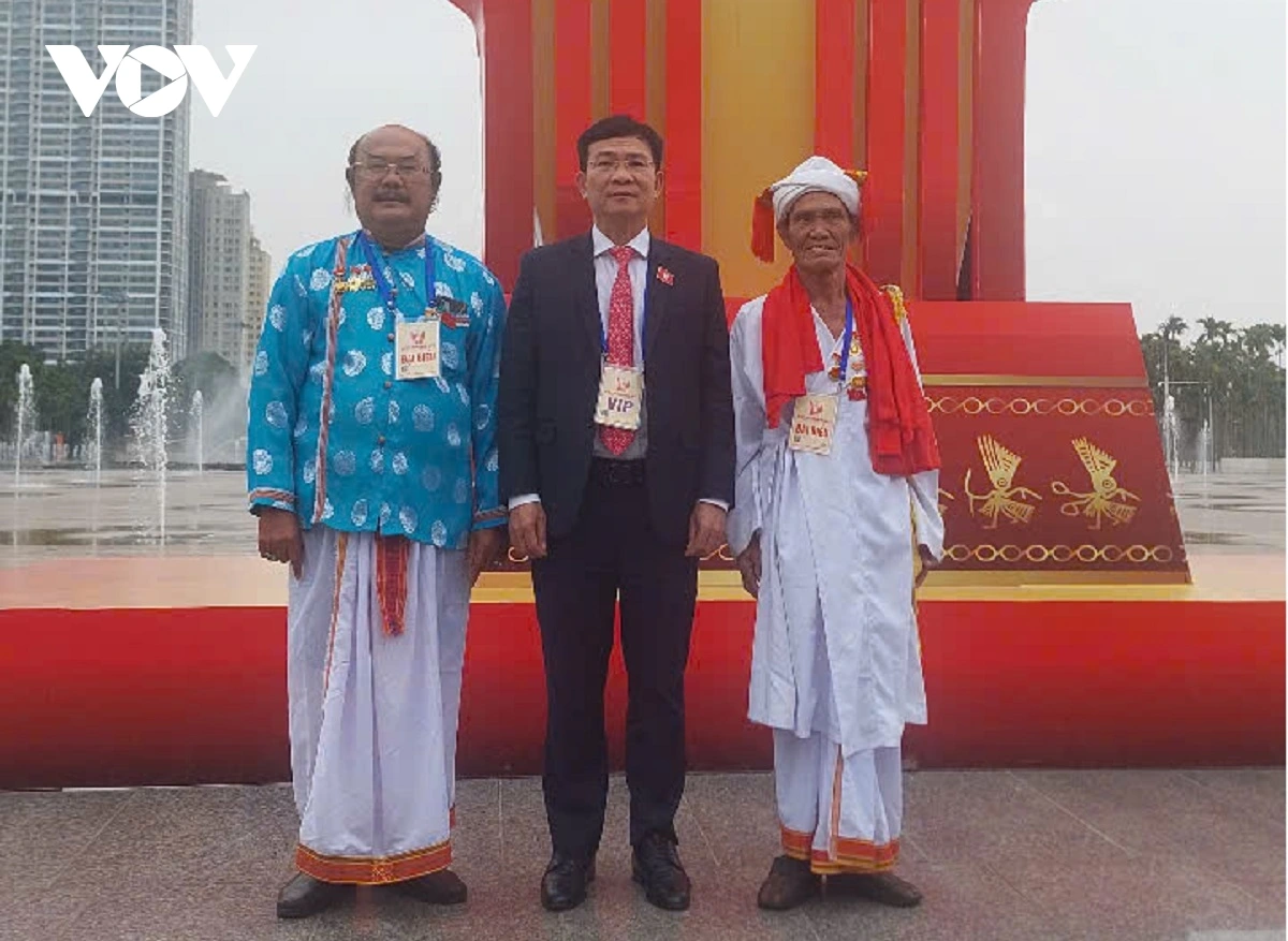Ong Lâm Tấn Bình (akaok meti gah hanuk) gam haong dom lambaok vakil di tinh Lam Dong hu mbaok di Nyaom roya Pakacah anit ranam taneh ia dalam negar mbang ka XI bahrau blaoh