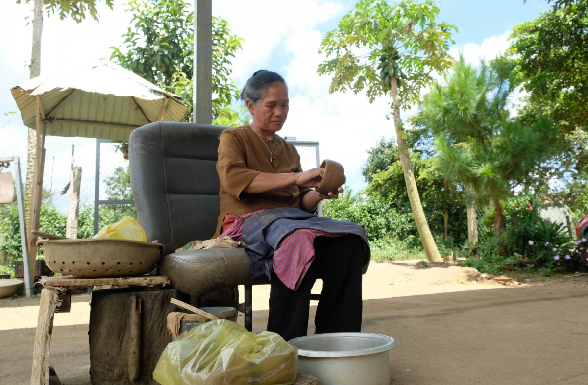 Amuk Ma Ly kham merat khik tani tanat bruk gak lan meng tangin di bangsa Cru