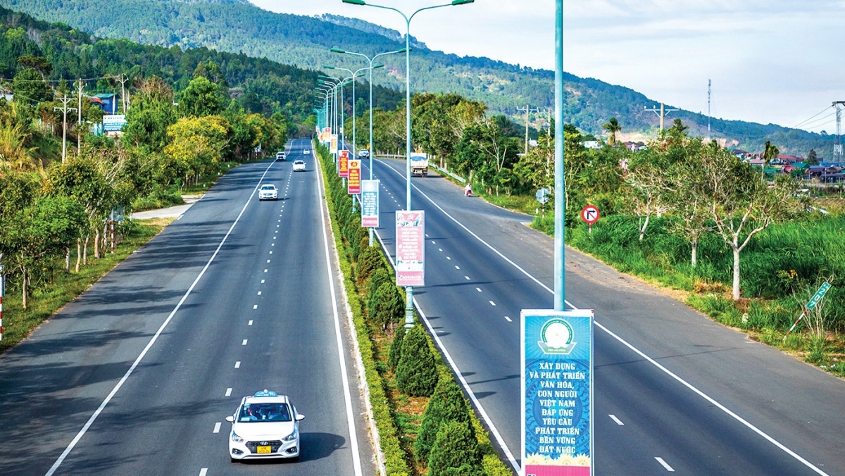 Tơnêi tơníu troăng kân Bảo Lộc - Liên Khương