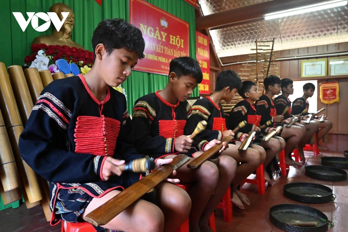 Dom rairah sit thun umo, pato ka kong caing saong ragam ragu bangsa piah hu khik veik karo kajap drap ar di bhap bini drei