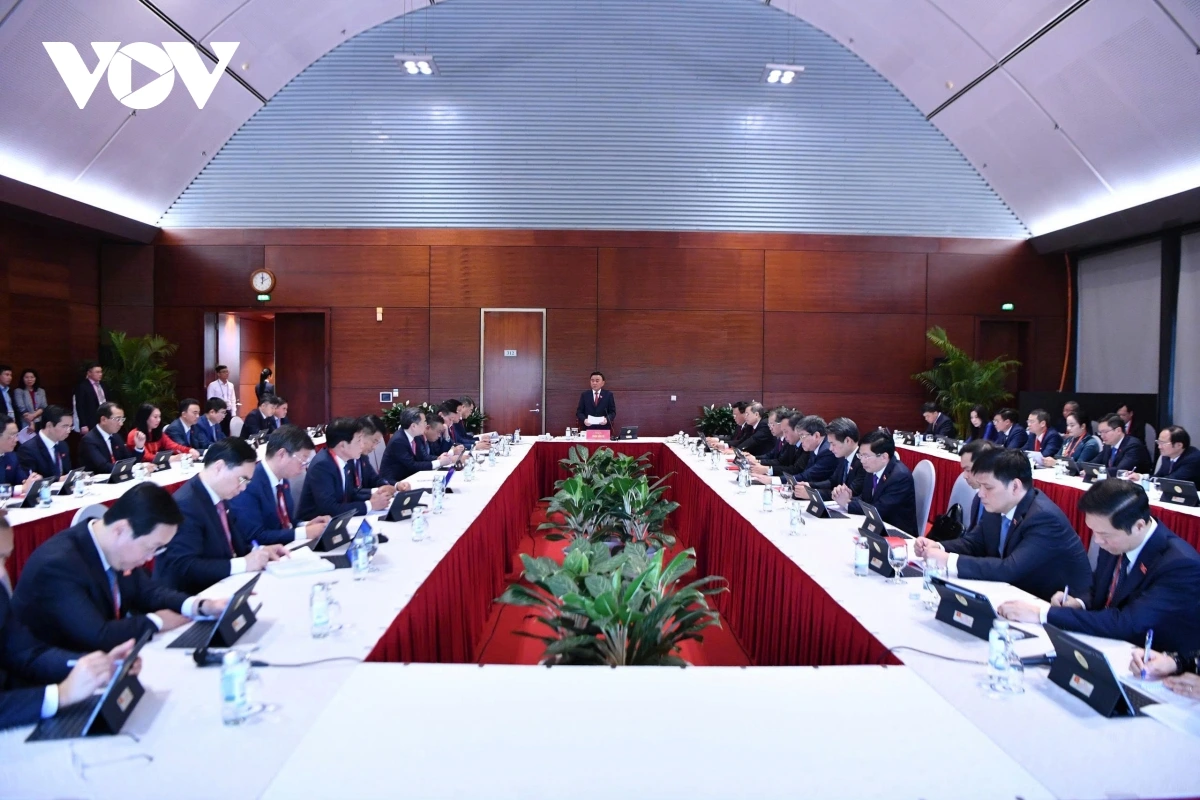 Ală cau ala mat lơh broă tàm jơnum nàng cribơyai ală sră nggal Pơrjum dờng dơ̆ XIV Đảng dê