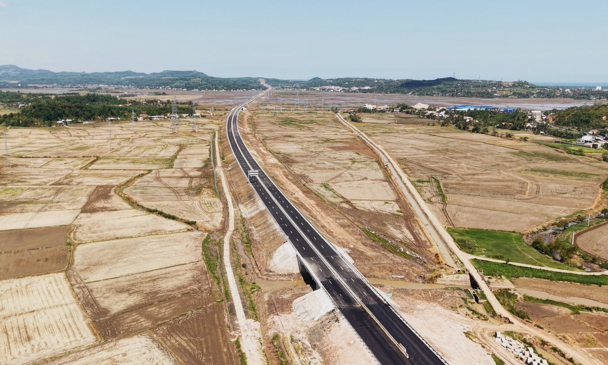 
Hơnih ming man trong gre rĕnh Chí Thạnh – Vân Phong găn hloh dêh char Dak Lăk.