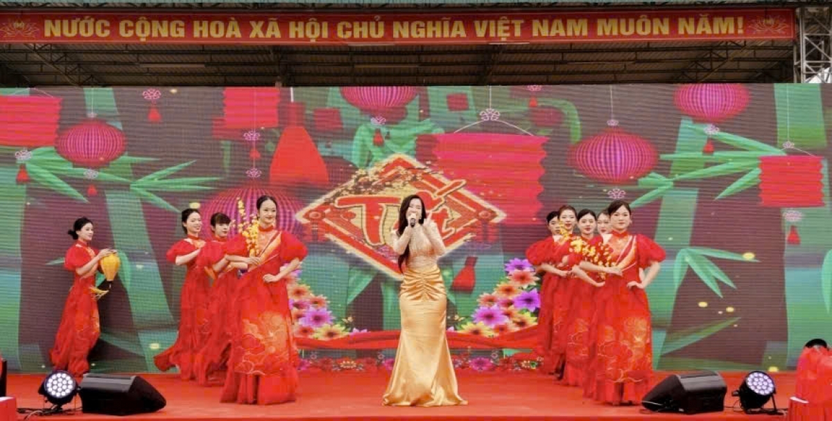 Tơdroăng ‘’Pơ-ôu pơ-eăng Têt Việt – Tơdjêp lâp kơpong’’.