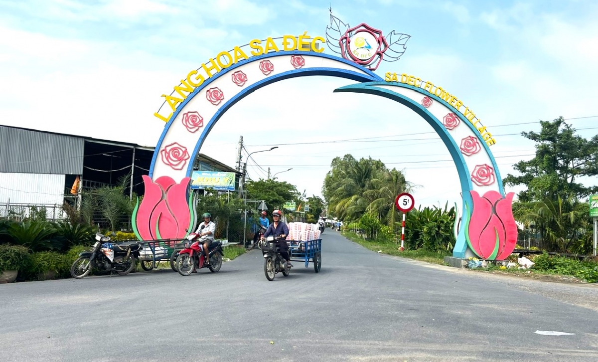 Cổng vào Làng hoa Sa Đéc
