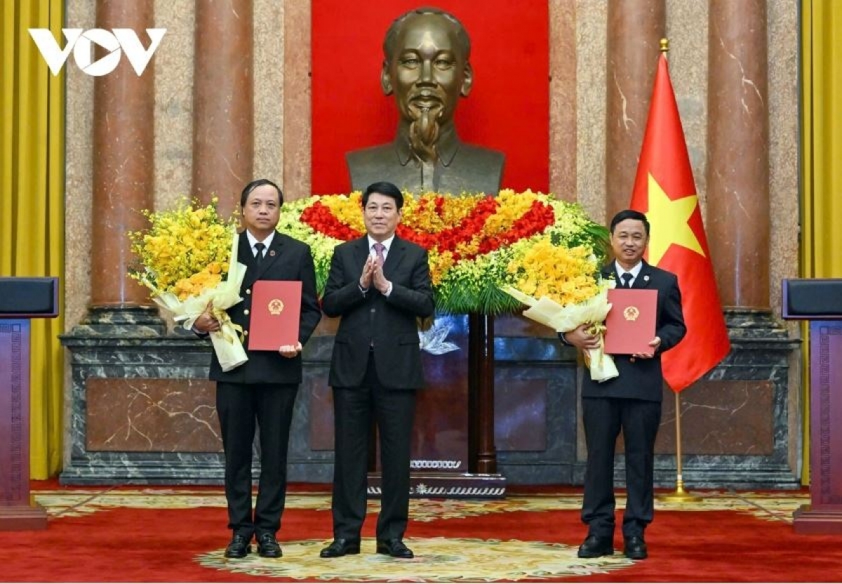 
Kơdră chĕp pơgơ̆r teh đak Lương Cường pơjao Hla bơar tơchơ̆t păng pôk ăn pơkao hmach chơt hơ iă ăn ƀar ‘nu kơdră đei pôk tơmơ̆t.