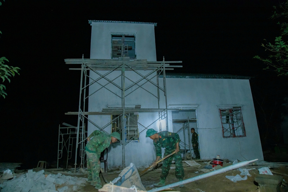 Lĭng kahan Đặc công 198 hlăk dôk mă bruă hrue mlam ciăng pral đru kơ mnuih ƀuôn sang mâo sang mrâo