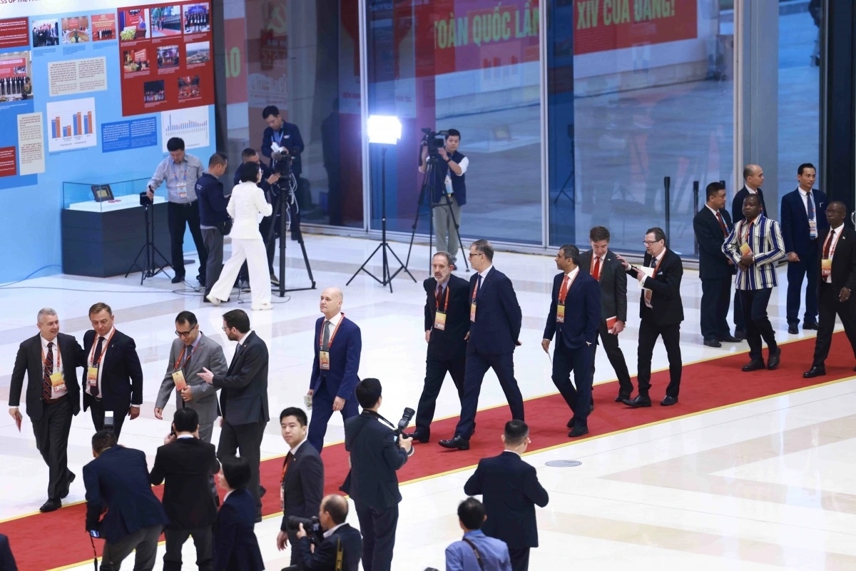 Các đại biểu quốc tế đến dự phiên khai mạc Đại hội XIV của Đảng.