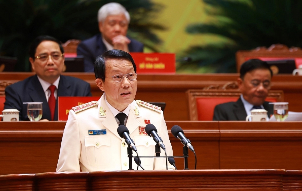 Đại tướng Lương Tam Quang, Ủy viên Bộ Chính trị, Bí thư Đảng ủy Công an Trung ương, Bộ trưởng Công an, tham luận về vấn đề “Công tác công an thực hiện 3 mục tiêu chiến lược của Đảng: Hòa bình, ổn định - phát triển chất lượng cao - hạnh phúc của nhân dân”. Ảnh: TTXVN