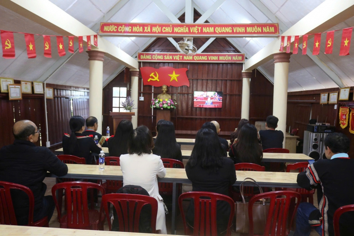 Kơdrâm kuăn pơlê tơkŭm a a ƀuôn Akŏ Dhong tơmâng ngăn Hneăng hôp