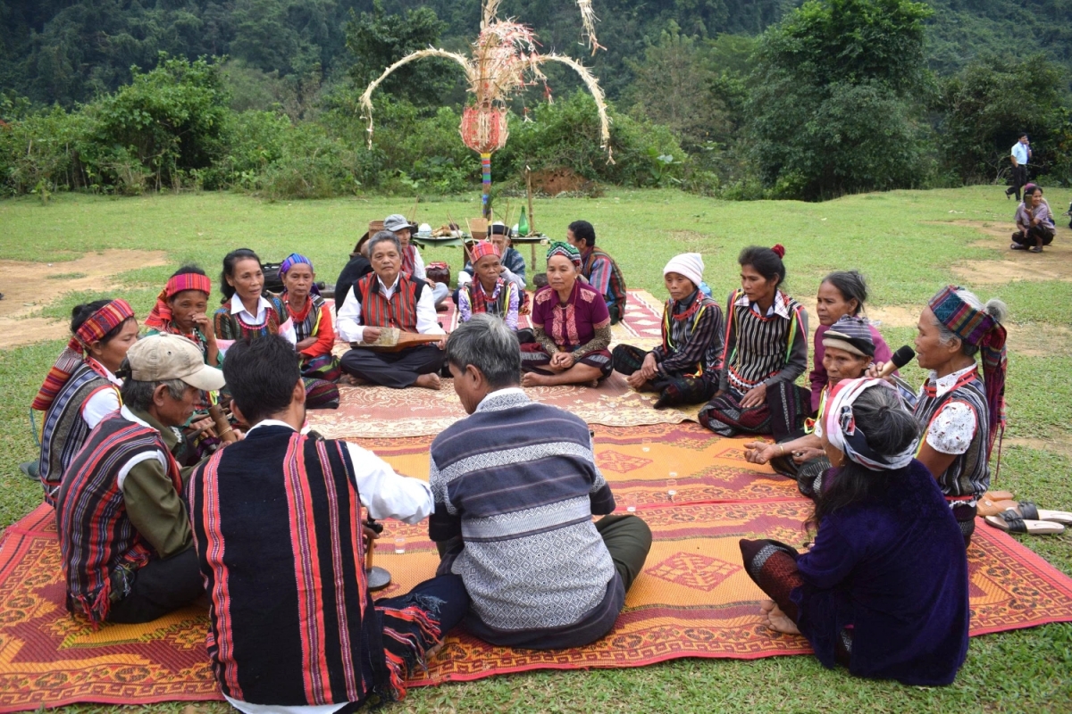 Et sŏng ƀa 'nao kơ bơngai Bru - Vân Kiều