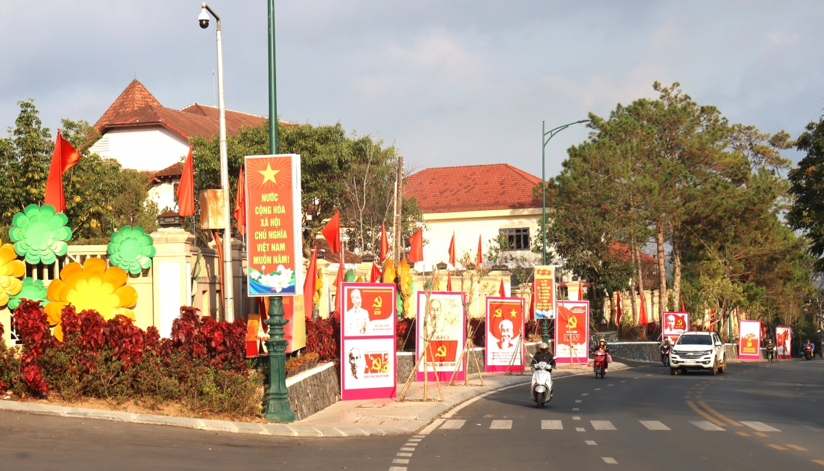 Lâm Đồng eăng ro koh hâk Hneăng hôp kân Đảng