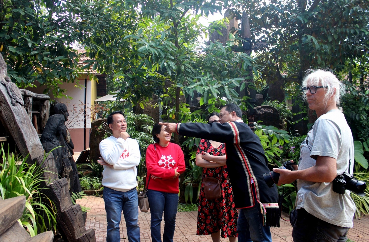 Tơmối hâk vâ tăng ‘nâi túa lĕm tro Rơđế