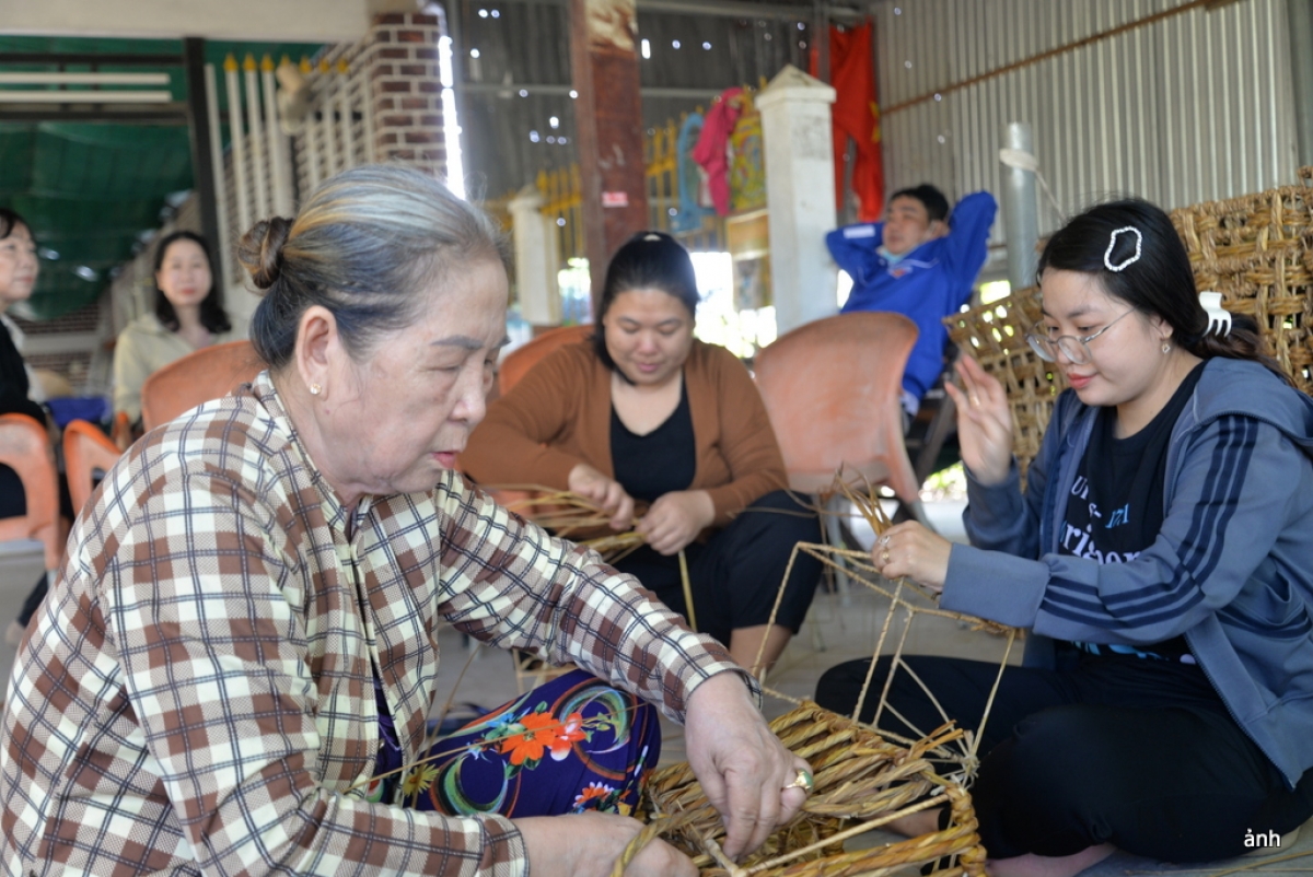 Dù thu nhập chưa cao, mô hình vẫn trở thành nguồn sinh kế quan trọng, giúp chị em có thêm thu nhập tại chỗ