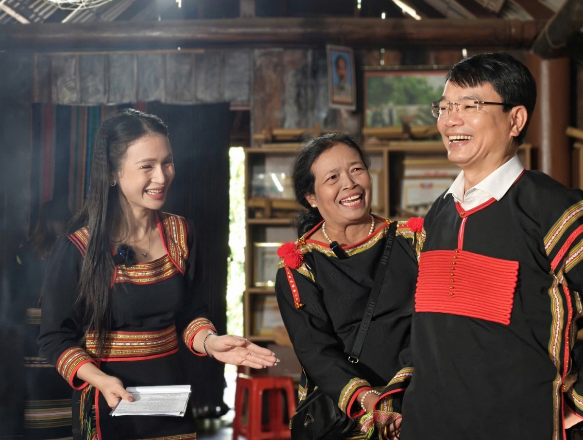 
Jơnŭm pơgơ̆r tơring yak hơdoi hăm kon pơlei lơ̆m tơdrong jang tơplih kơmăi kơsô̆, pơlan să kơjă kăp gĭt joh ayŏ tơguăt hăm hơtŏk tơmang pơhiơ̆