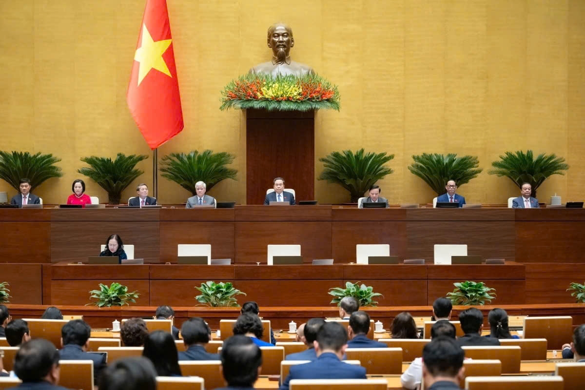 Chỉ tính riêng tại Kỳ họp thứ 10, Quốc hội đã thông qua 51 luật và 8 nghị quyết quy phạm pháp luật – chiếm 30% tổng số luật và nghị quyết quy phạm pháp luật được Quốc hội ban hành của cả nhiệm kỳ khóa XV