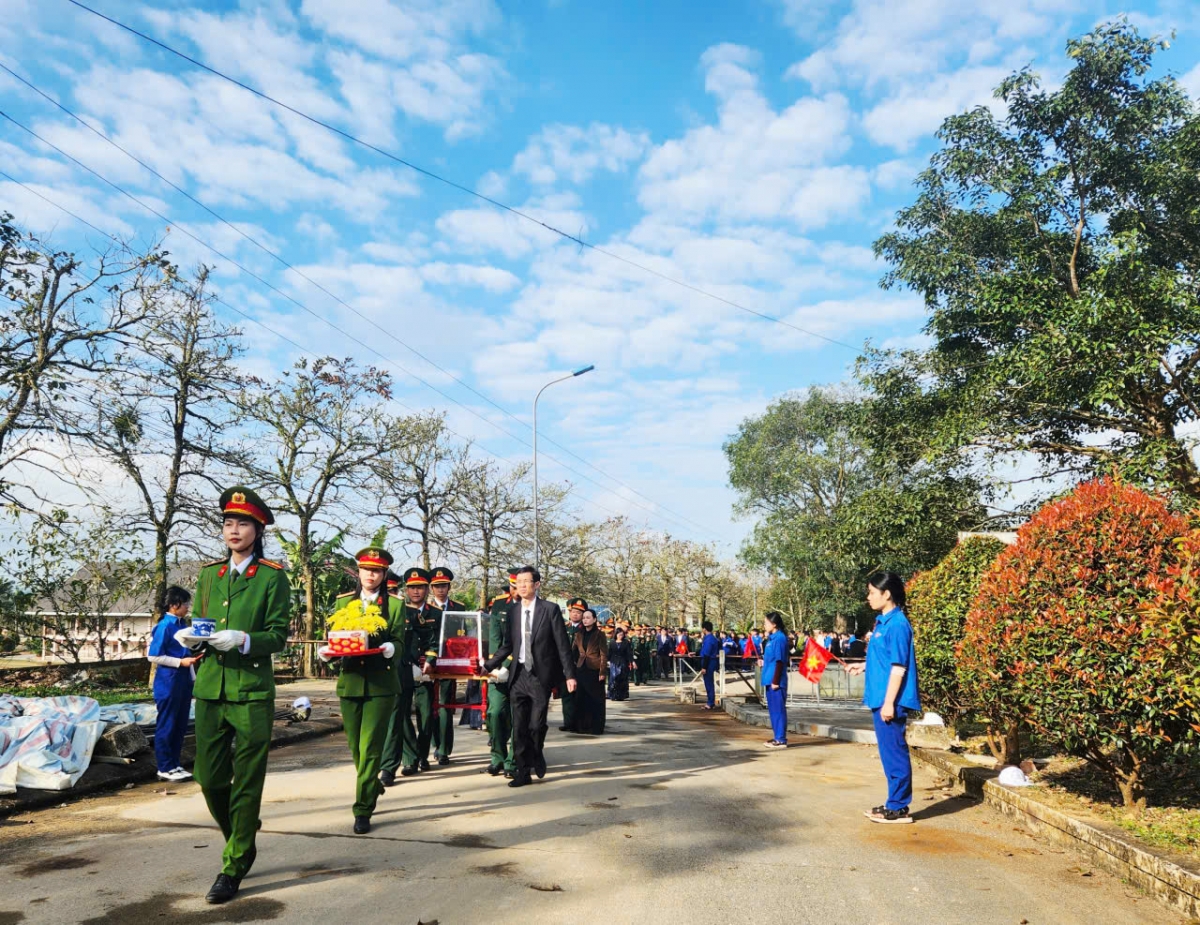 Đưa tiễn các liệt sĩ về nơi an táng