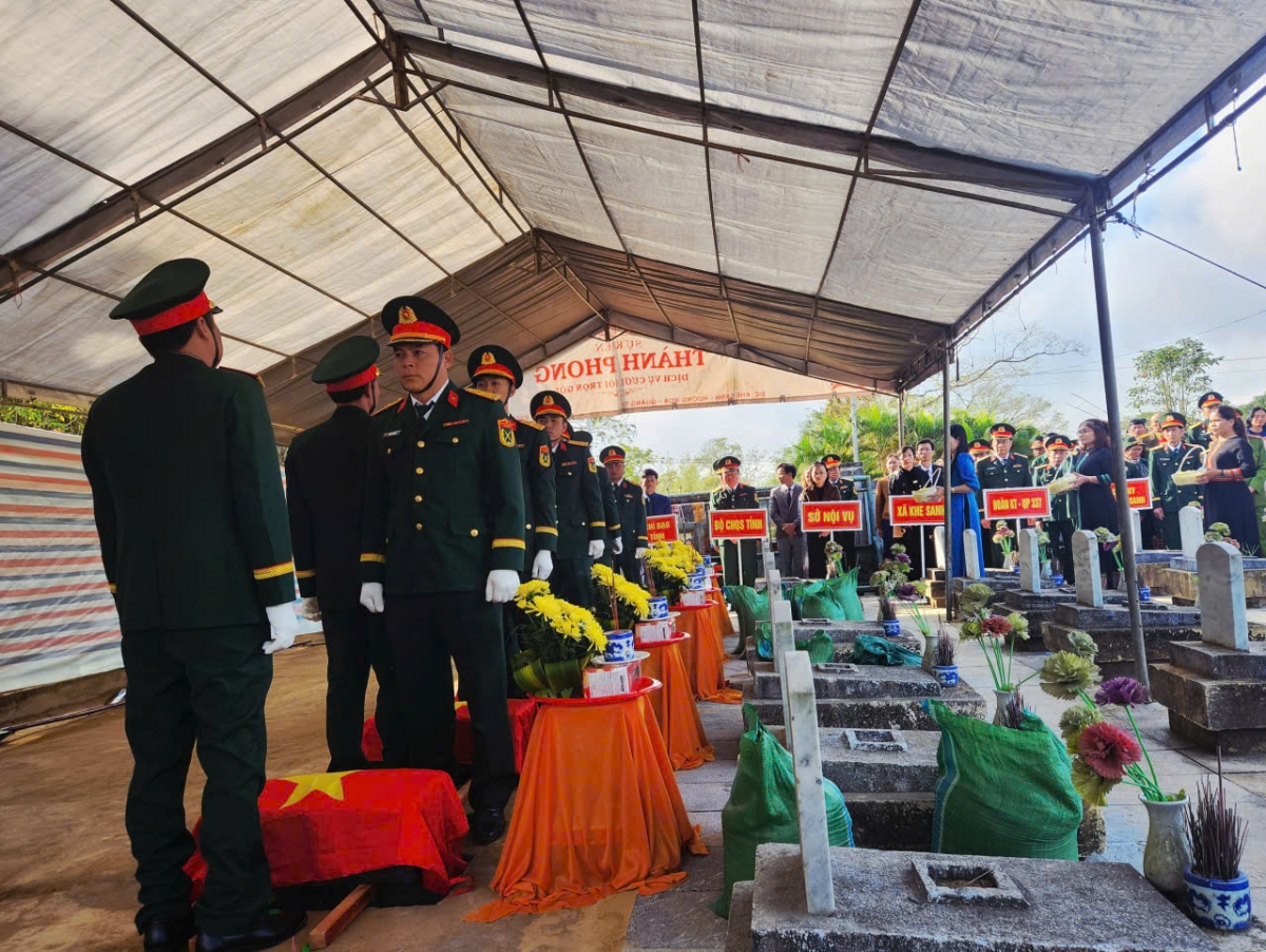 Lễ an táng 5 hài cốt liệt sĩ