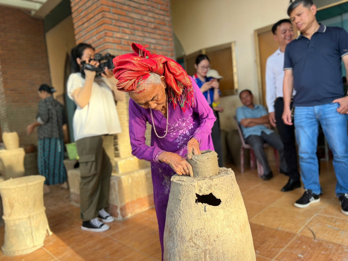 Pâl nđaih tât Khánh Hòa ƀư ngăn văn hóa Chăm dŭt uĕh
 